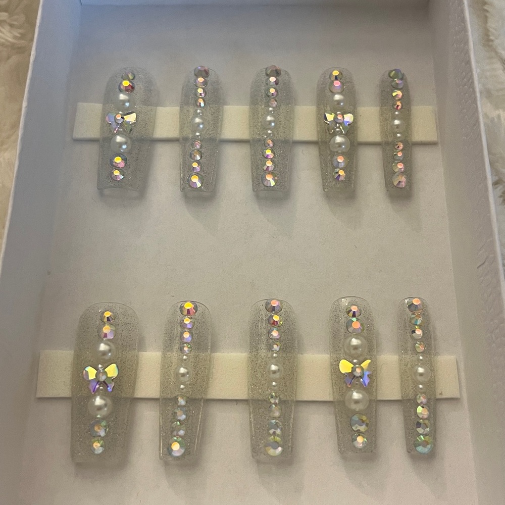 Glittering Silver Press-On Nails